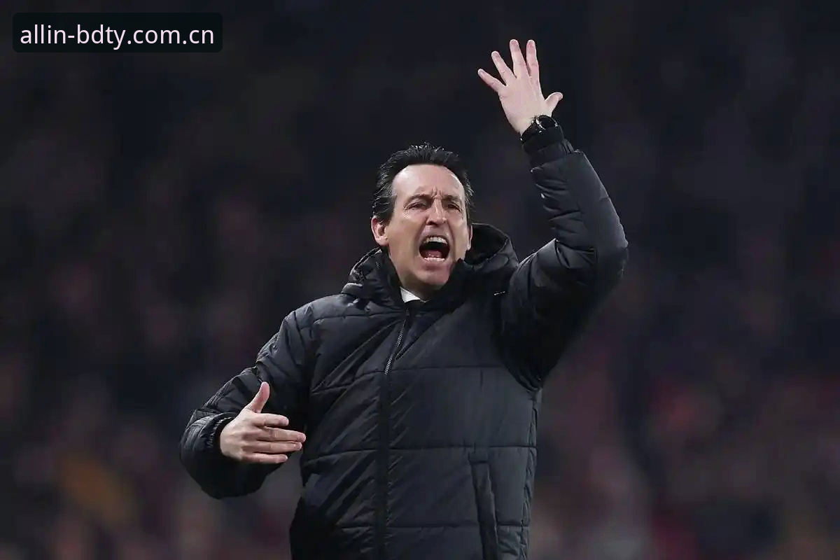 5项纪录加冕！埃梅里率维拉3-0完胜弗赖堡，成就欧联杯历史第一人